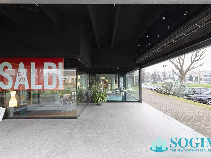 Immagine 34 di Locale commerciale in vendita  in via ugo la malfa 4 a Cernusco Sul Naviglio