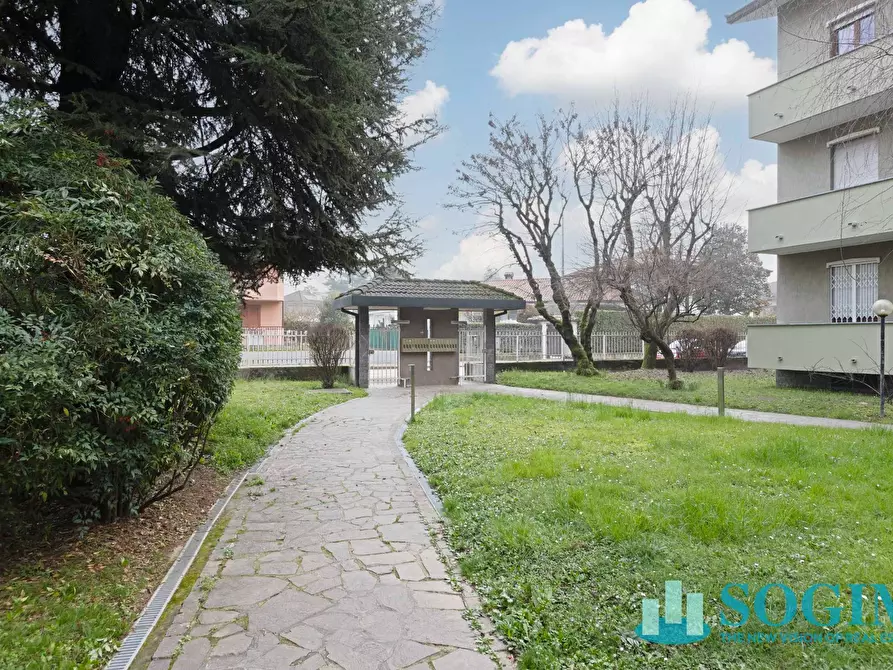 Immagine 39 di Appartamento in vendita  a Burago Di Molgora