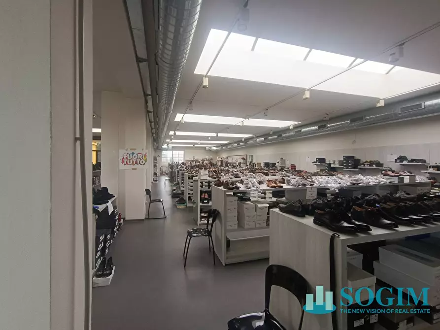 Immagine 2 di Locale commerciale in vendita  in Via Vittorio Veneto 98 a Solbiate Con Cagno