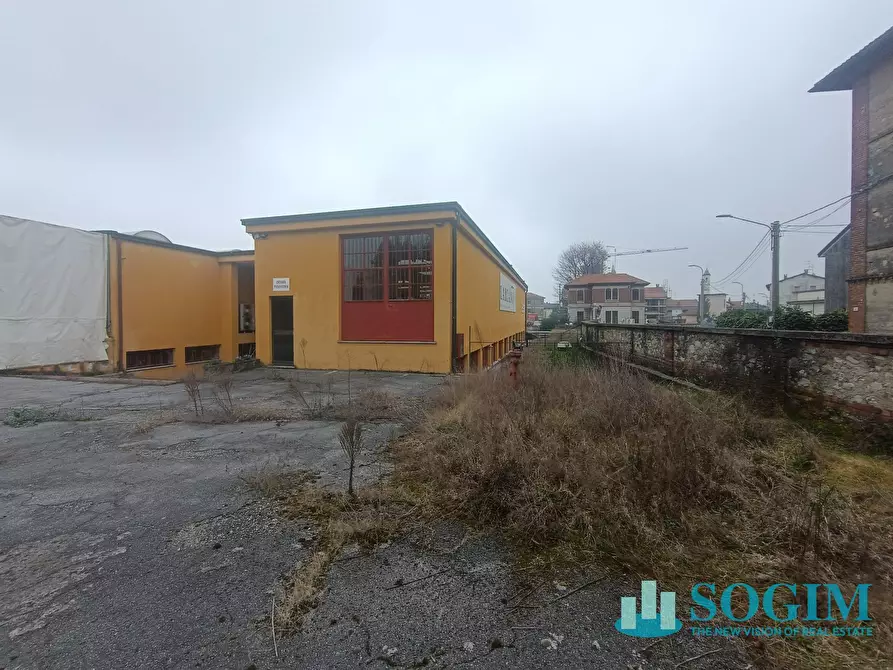 Immagine 16 di Locale commerciale in vendita  in Via Vittorio Veneto 98 a Solbiate Con Cagno