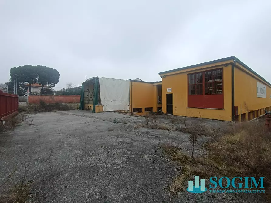 Immagine 18 di Locale commerciale in vendita  in Via Vittorio Veneto 98 a Solbiate Con Cagno