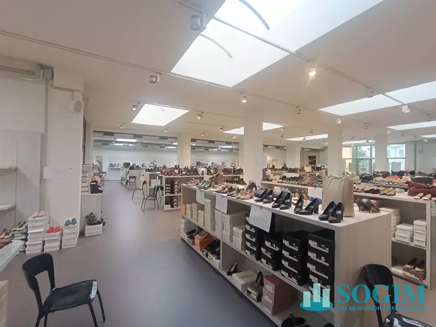Immagine 1 di Locale commerciale in vendita  in Via Vittorio Veneto 98 a Solbiate Con Cagno