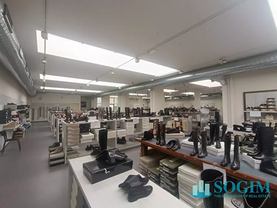 Immagine 7 di Locale commerciale in vendita  in Via Vittorio Veneto 98 a Solbiate Con Cagno