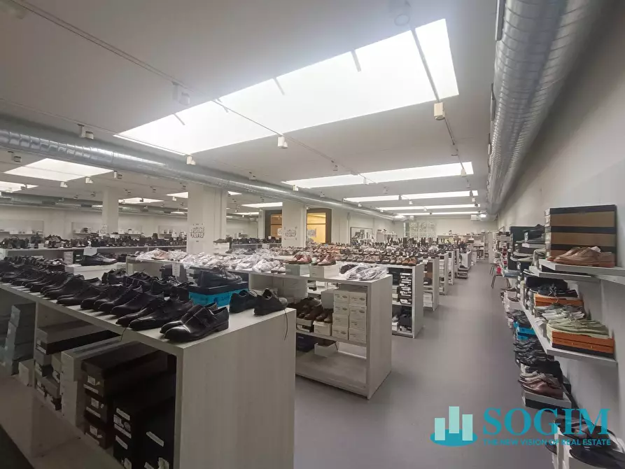 Immagine 8 di Locale commerciale in vendita  in Via Vittorio Veneto 98 a Solbiate Con Cagno