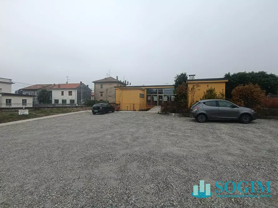 Immagine 19 di Locale commerciale in vendita  in Via Vittorio Veneto 98 a Solbiate Con Cagno