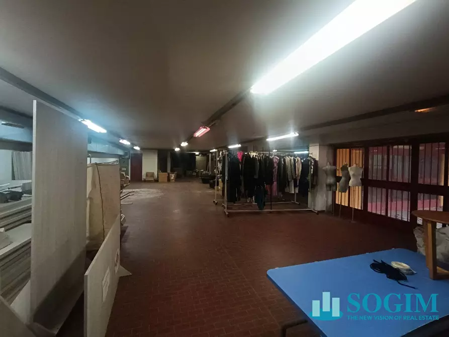 Immagine 14 di Locale commerciale in vendita  in Via Vittorio Veneto 98 a Solbiate Con Cagno