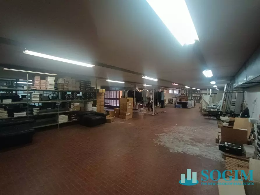 Immagine 15 di Locale commerciale in vendita  in Via Vittorio Veneto 98 a Solbiate Con Cagno