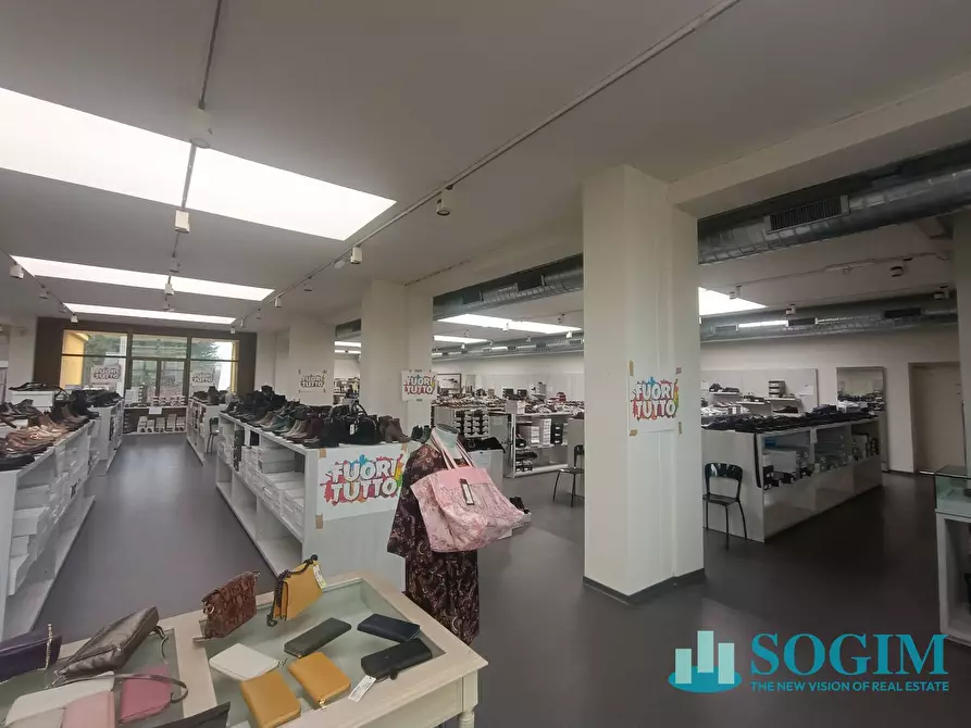 Immagine 11 di Locale commerciale in vendita  in Via Vittorio Veneto 98 a Solbiate Con Cagno