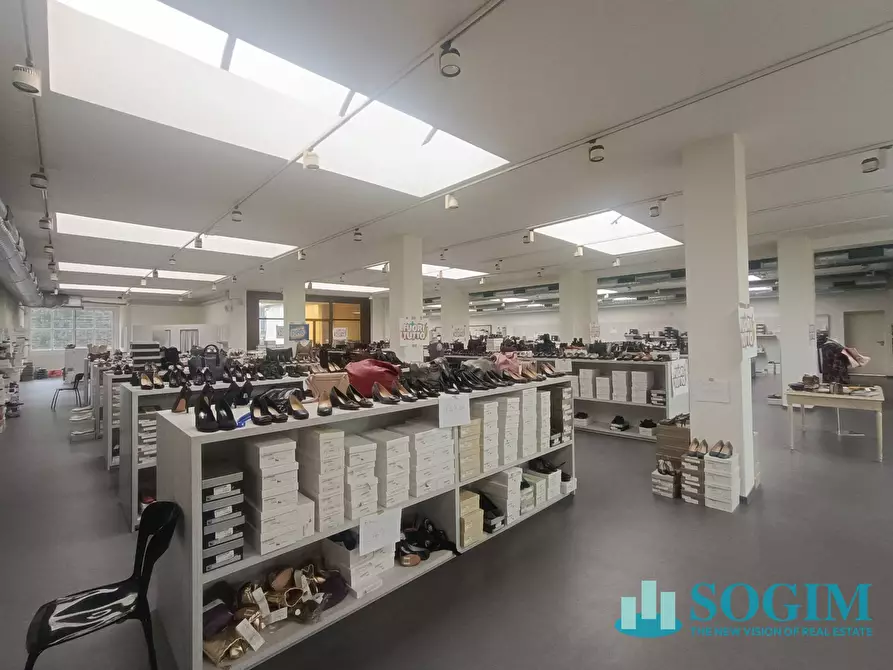 Immagine 13 di Locale commerciale in vendita  in Via Vittorio Veneto 98 a Solbiate Con Cagno