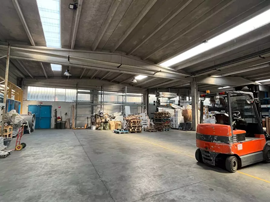 Immagine 2 di Capannone industriale in vendita  in Via Leonardo da Vinci a Trezzano Sul Naviglio
