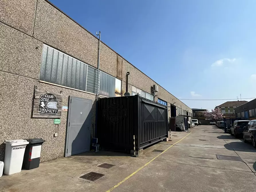 Immagine 30 di Capannone industriale in vendita  in Via Leonardo da Vinci a Trezzano Sul Naviglio