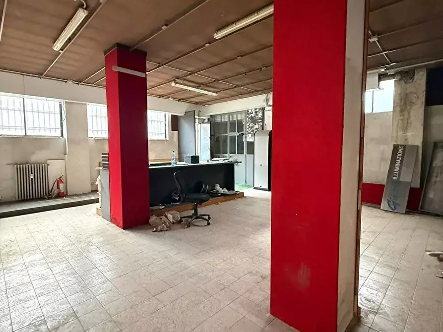 Immagine 8 di Locale commerciale in vendita  a Sesto San Giovanni