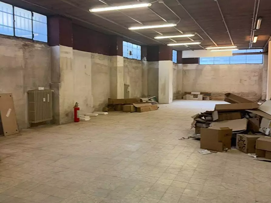 Immagine 12 di Locale commerciale in vendita  a Sesto San Giovanni