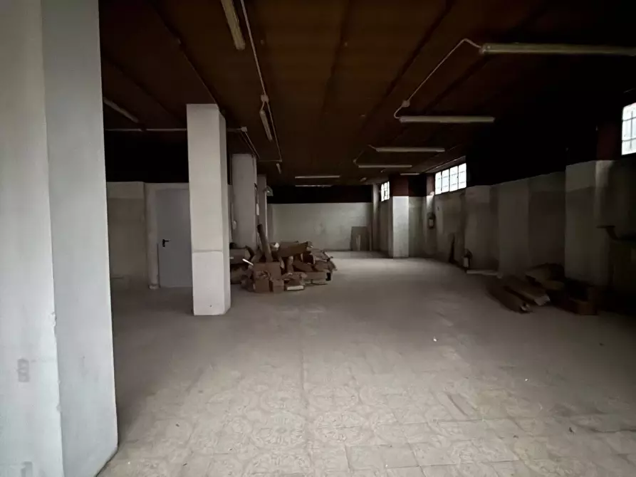 Immagine 21 di Locale commerciale in vendita  a Sesto San Giovanni