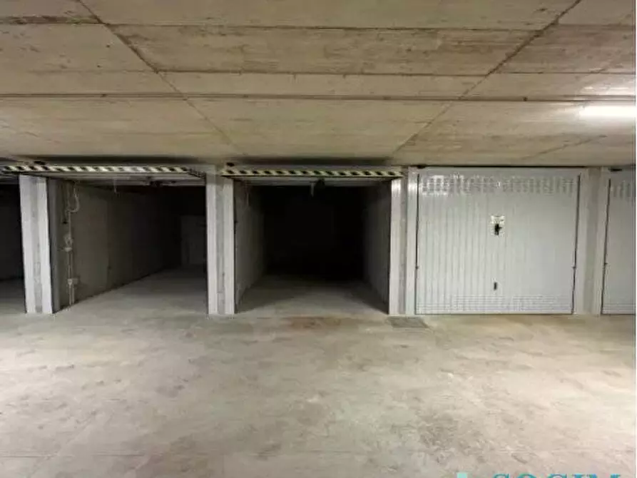 Immagine 4 di Box auto in vendita  in via trento 2 a Mariano Comense