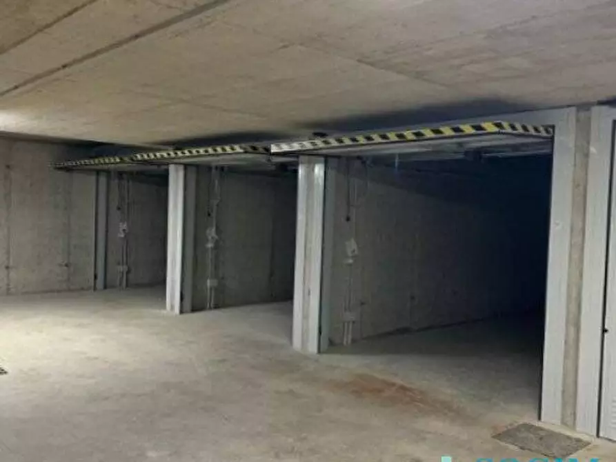 Immagine 3 di Box auto in vendita  in via trento 2 a Mariano Comense