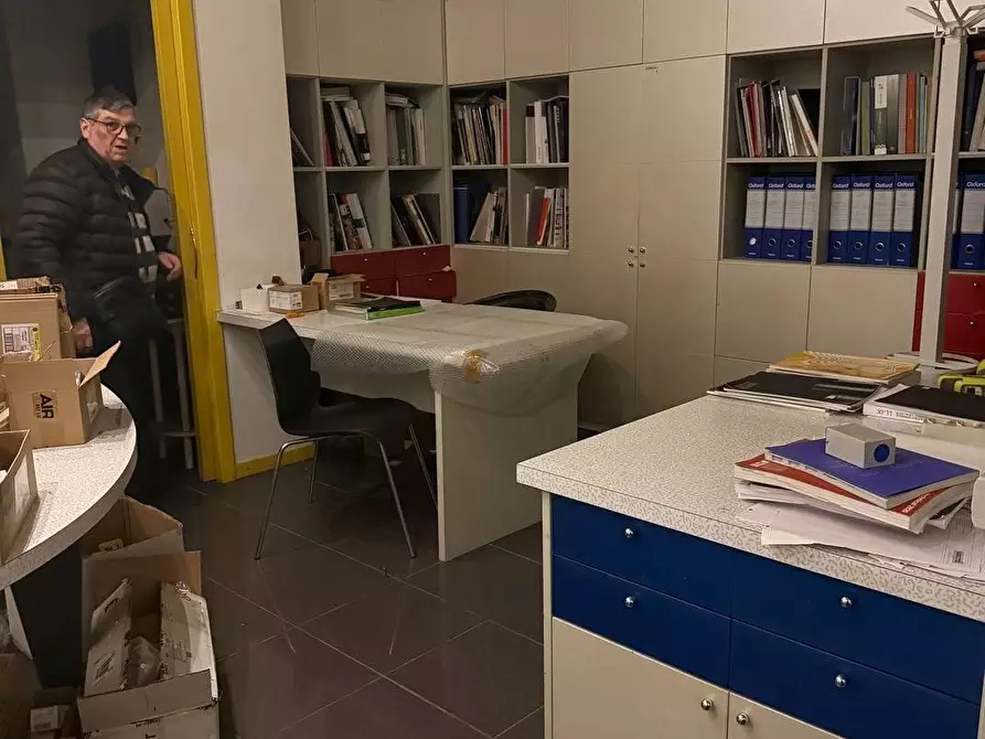 Immagine 15 di Locale commerciale in vendita  in viale Casiraghi 115 a Sesto San Giovanni