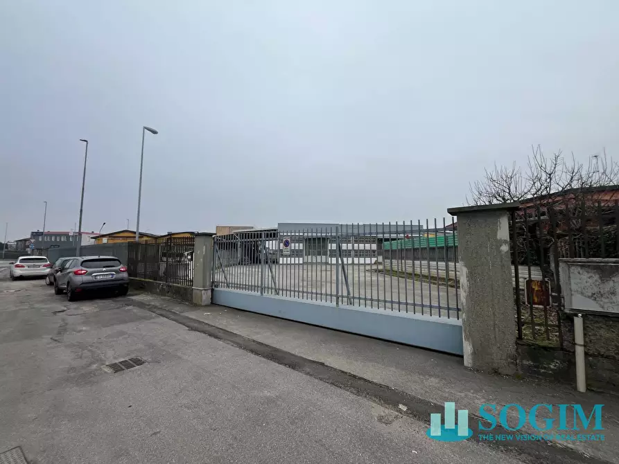 Immagine 1 di Capannone industriale in vendita  a Rosate