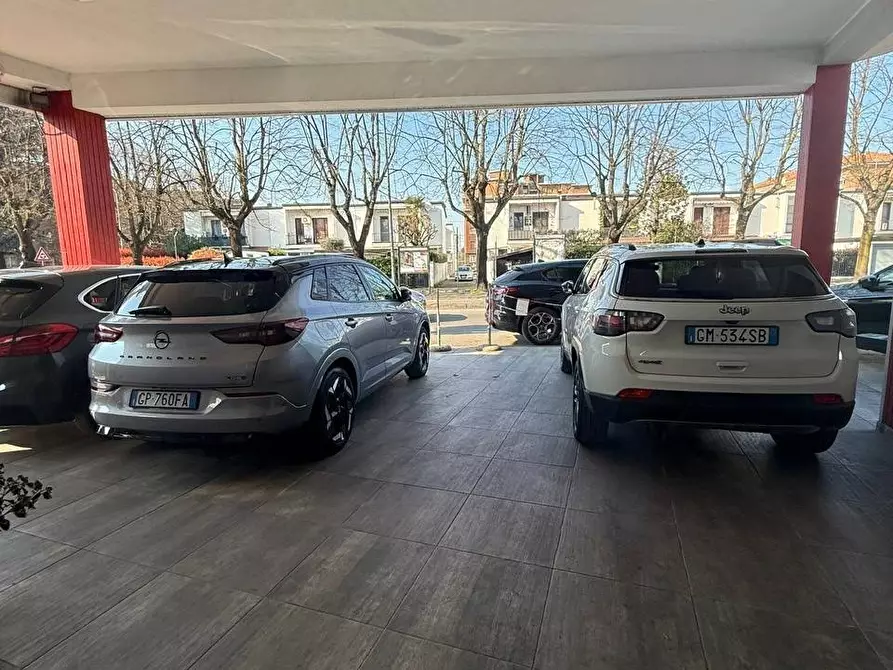 Immagine 2 di Capannone industriale in vendita  a Monza