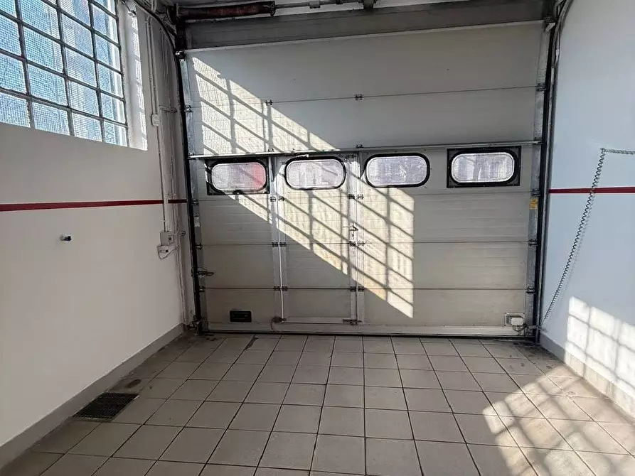 Immagine 4 di Capannone industriale in vendita  a Monza