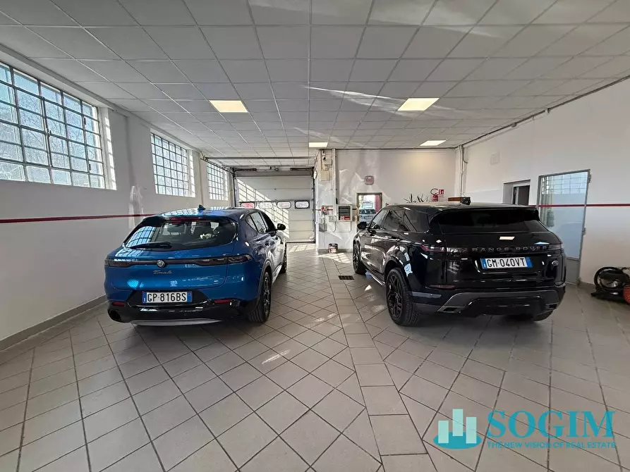 Immagine 9 di Capannone industriale in vendita  a Monza