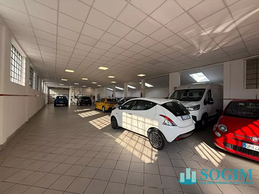 Immagine 11 di Capannone industriale in vendita  a Monza