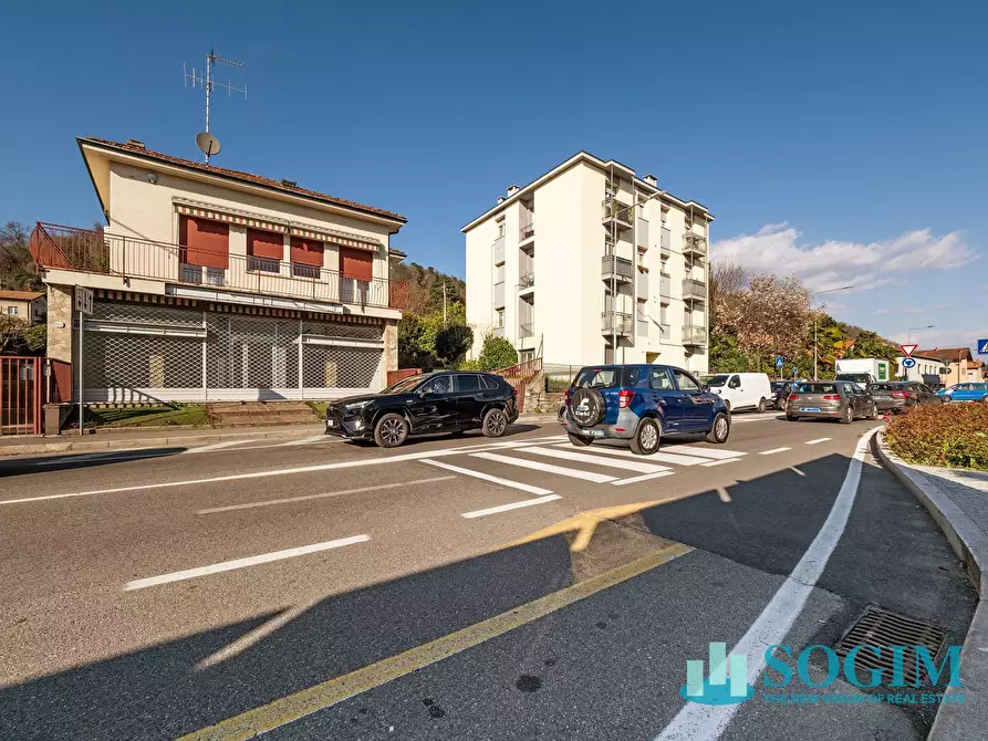 Immagine 18 di Locale commerciale in affitto  in Via Varesina a Como