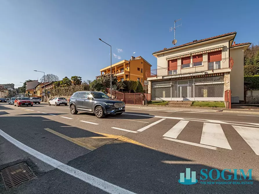 Immagine 16 di Locale commerciale in affitto  in Via Varesina a Como