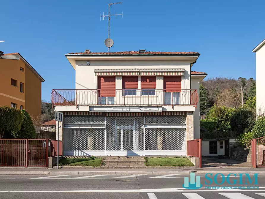 Immagine 17 di Locale commerciale in affitto  in Via Varesina a Como