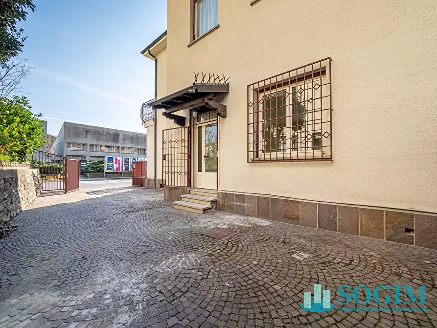 Immagine 15 di Locale commerciale in affitto  in Via Varesina a Como