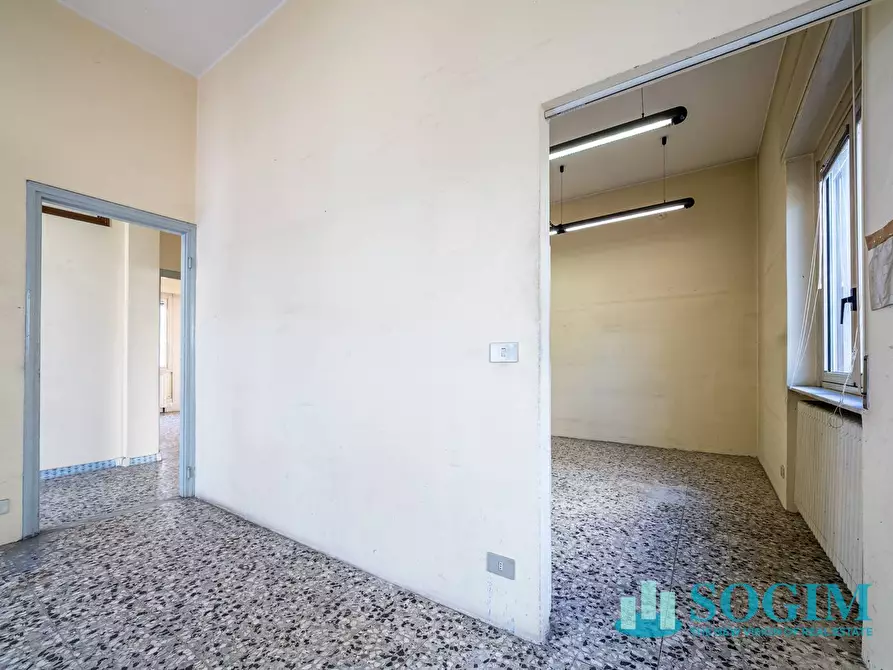 Immagine 5 di Locale commerciale in affitto  in Via Varesina a Como