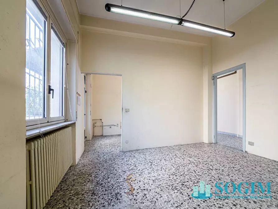 Immagine 7 di Locale commerciale in affitto  in Via Varesina a Como