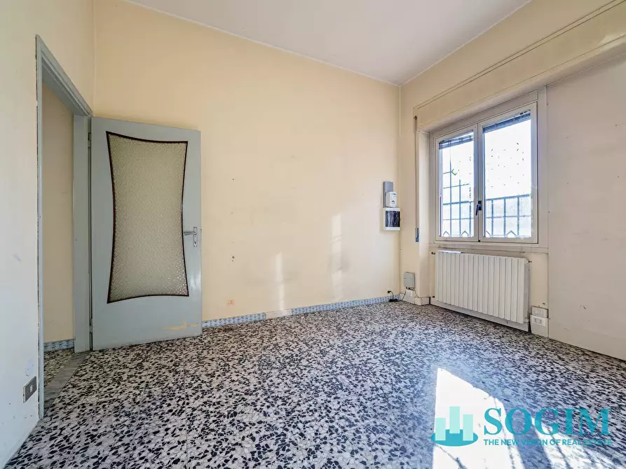 Immagine 12 di Locale commerciale in affitto  in Via Varesina a Como