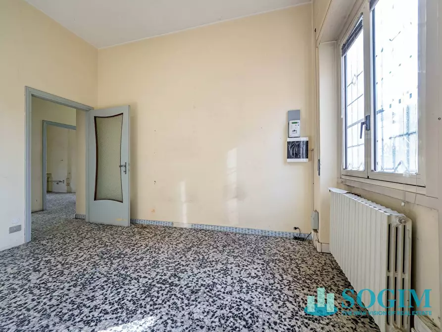 Immagine 13 di Locale commerciale in affitto  in Via Varesina a Como