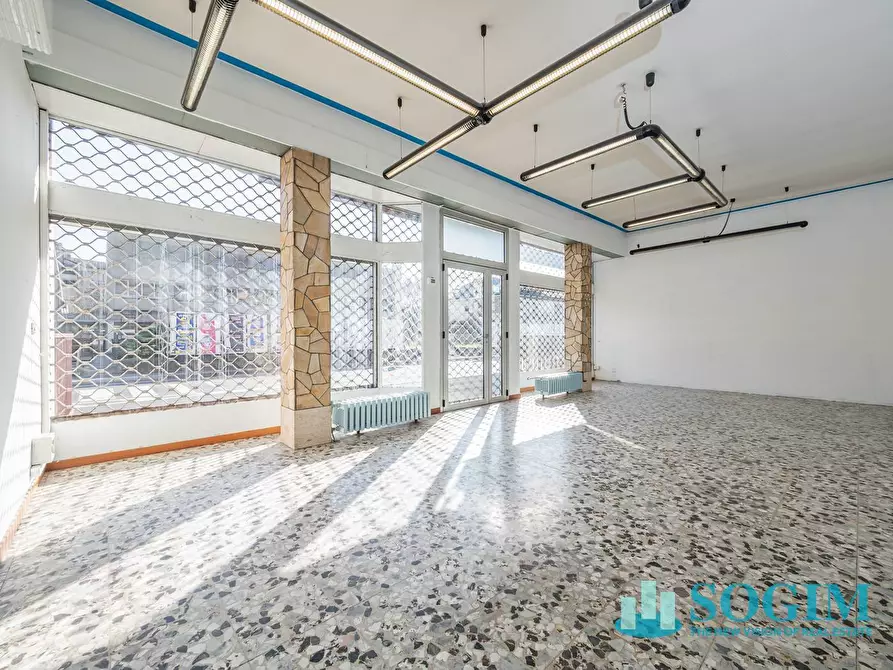 Immagine 1 di Locale commerciale in affitto  in Via Varesina a Como