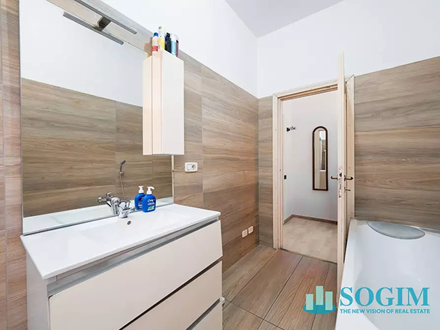 Immagine 13 di Appartamento in vendita  in Via Paolo Nulli a Como