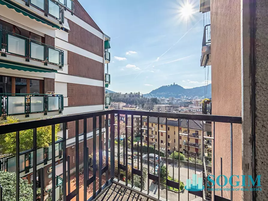 Immagine 14 di Appartamento in vendita  in Via Paolo Nulli a Como