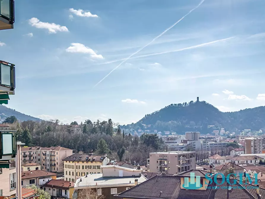 Immagine 16 di Appartamento in vendita  in Via Paolo Nulli a Como