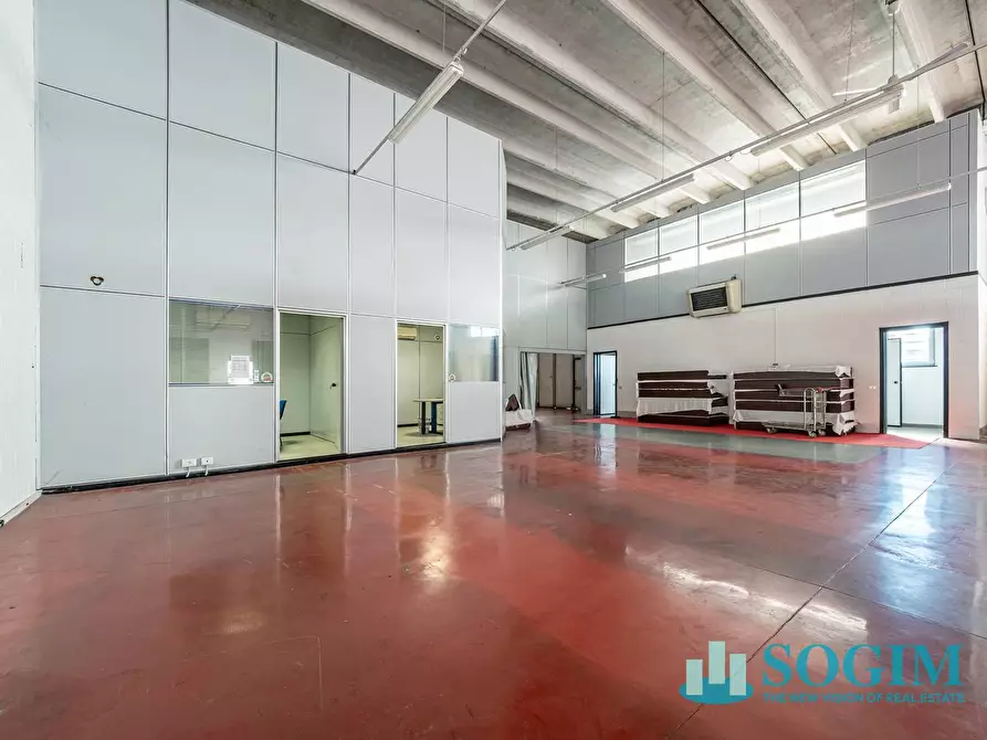 Immagine 10 di Locale commerciale in vendita  in via Gallarate 36/A a Castano Primo