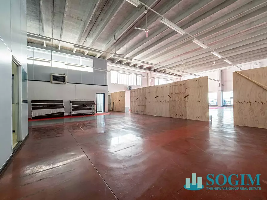 Immagine 13 di Locale commerciale in vendita  in via Gallarate 36/A a Castano Primo