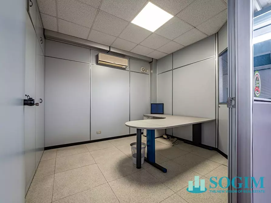 Immagine 15 di Locale commerciale in vendita  in via Gallarate 36/A a Castano Primo