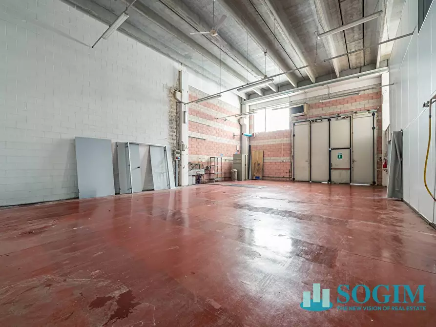 Immagine 21 di Locale commerciale in vendita  in via Gallarate 36/A a Castano Primo