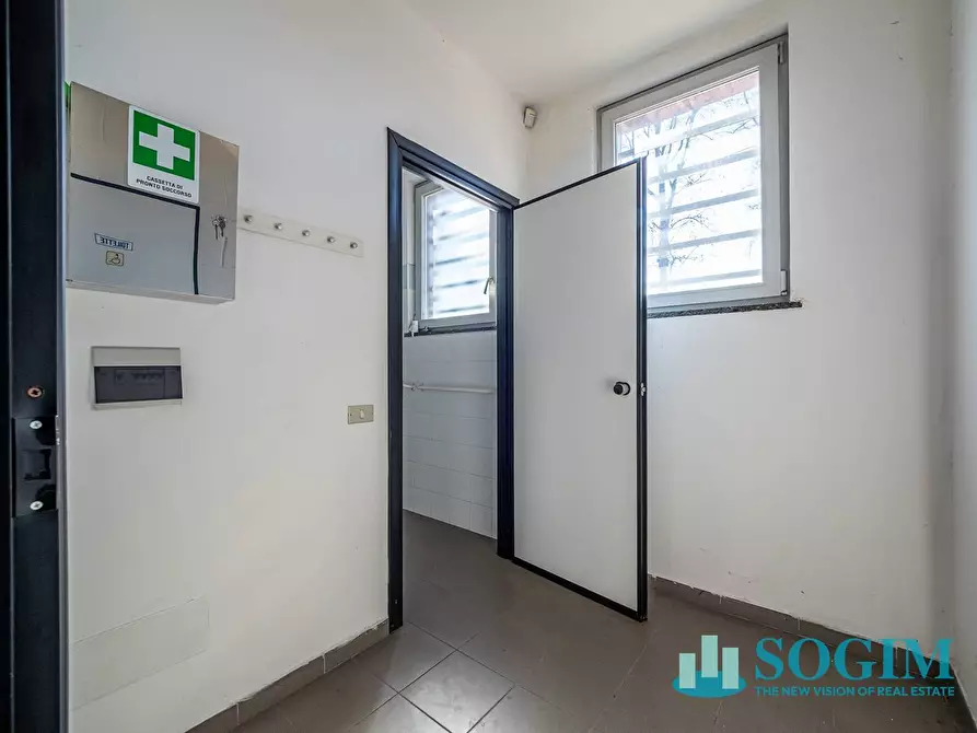 Immagine 24 di Locale commerciale in vendita  in via Gallarate 36/A a Castano Primo