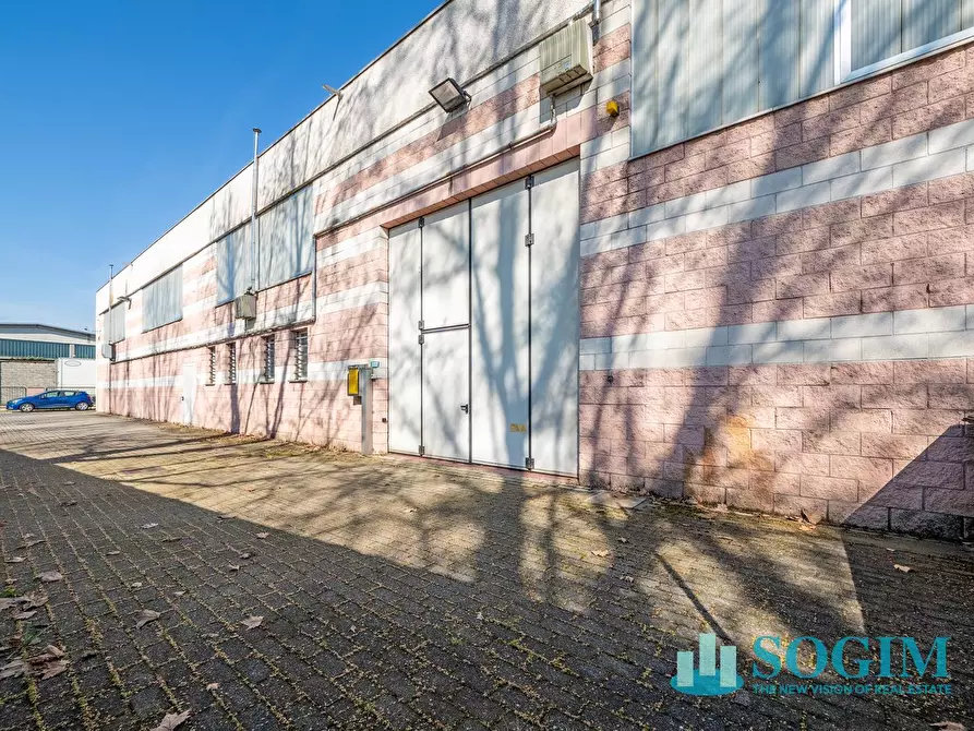 Immagine 27 di Locale commerciale in vendita  in via Gallarate 36/A a Castano Primo