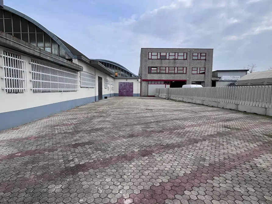 Immagine 10 di Capannone industriale in vendita  in via Treves a Trezzano Sul Naviglio