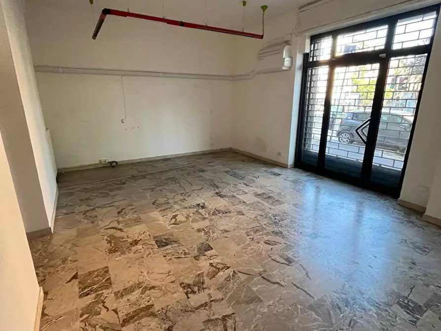 Immagine 2 di Locale commerciale in vendita  in Viale  Rimembranze 94 a Sesto San Giovanni