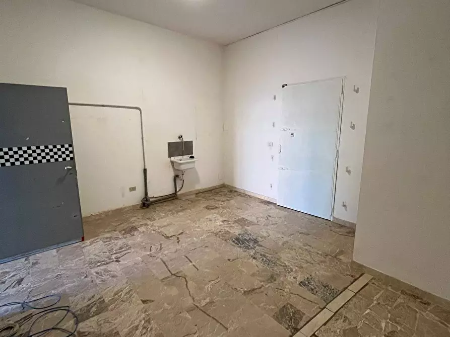 Immagine 10 di Locale commerciale in vendita  in Viale  Rimembranze 94 a Sesto San Giovanni