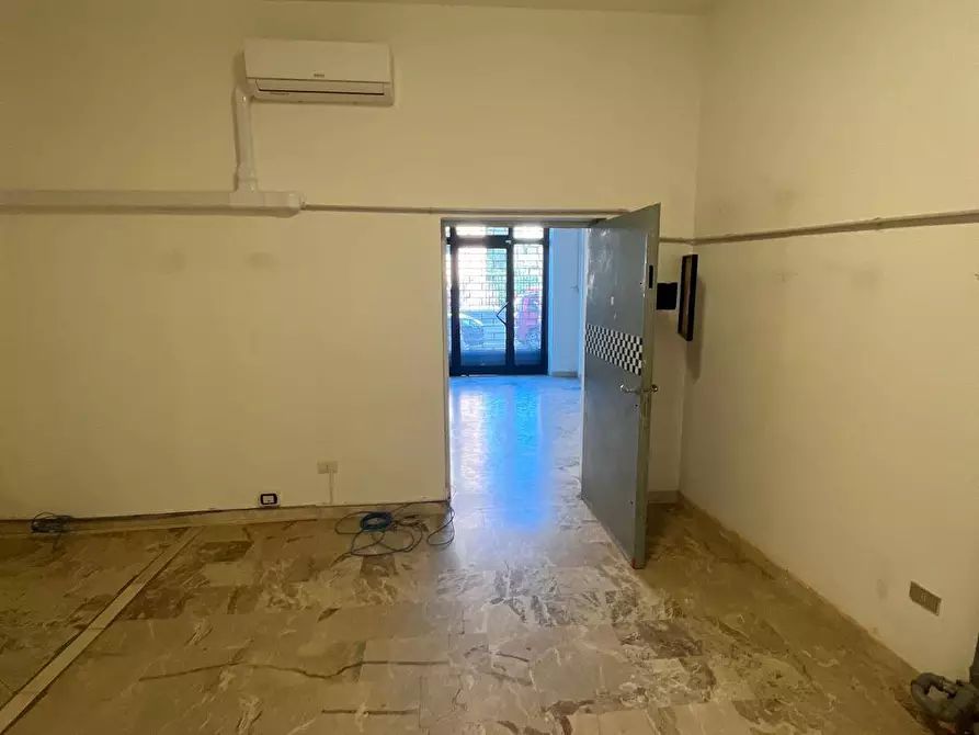 Immagine 7 di Locale commerciale in vendita  in Viale  Rimembranze 94 a Sesto San Giovanni