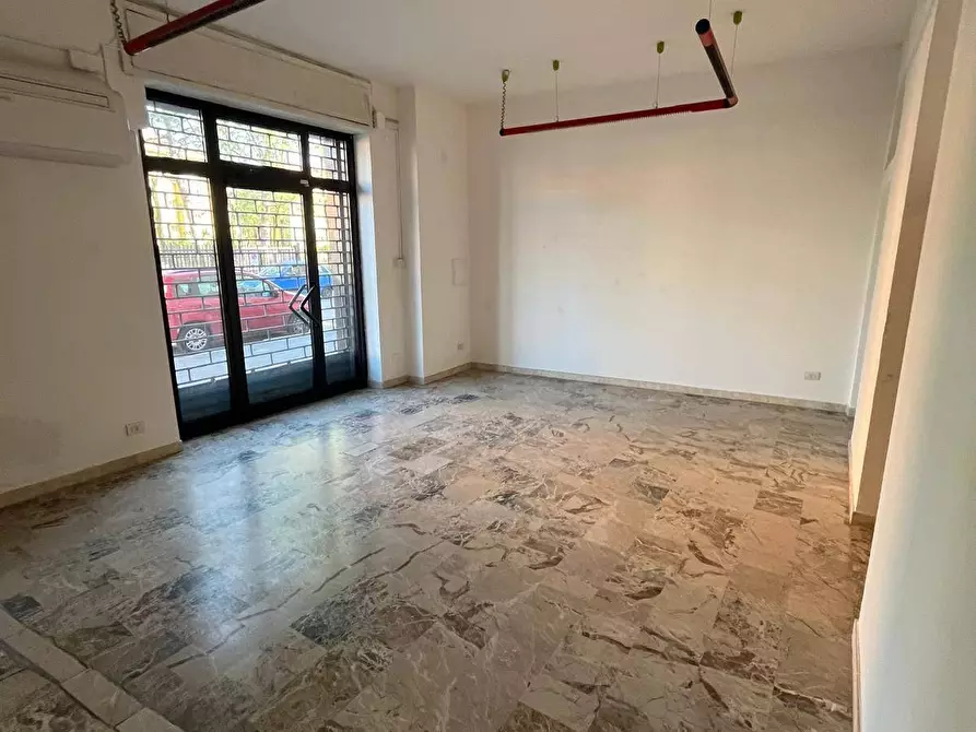Immagine 1 di Locale commerciale in vendita  in Viale  Rimembranze 94 a Sesto San Giovanni