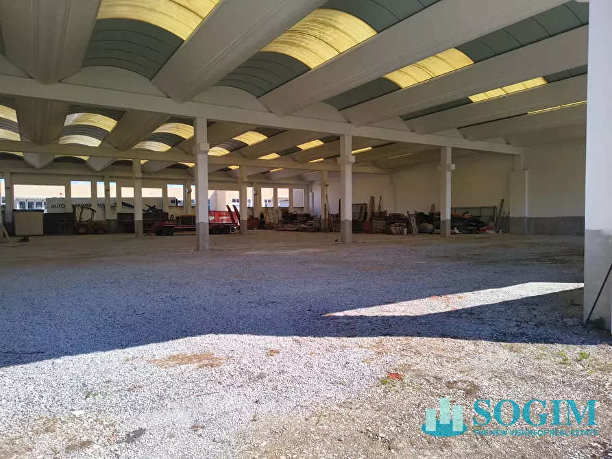 Immagine 14 di Capannone industriale in vendita  in via san Francesco 3 a Casatenovo